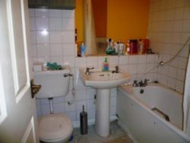 			1 Bedroom, 1 bath, 1 reception Flat			 Shobroke Close, CRICKLEWOOD